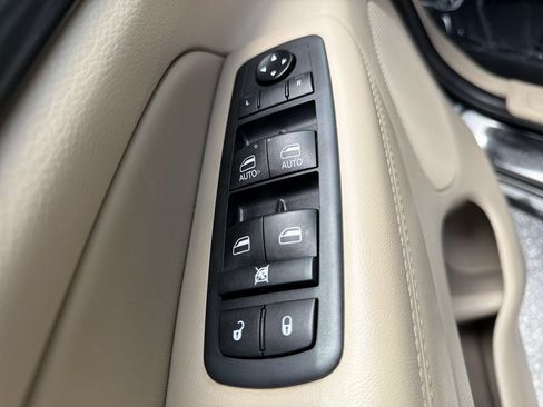 Used 2020 Jeep Grand Cherokee Laredo RWD image 16