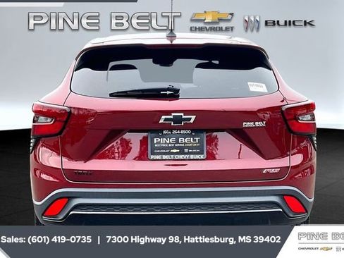 Used 2024 Chevrolet Trax RS w/ Driver Confidence Package image 4