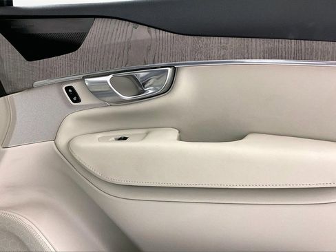 Used 2023 Volvo XC90 B6 Plus image 22