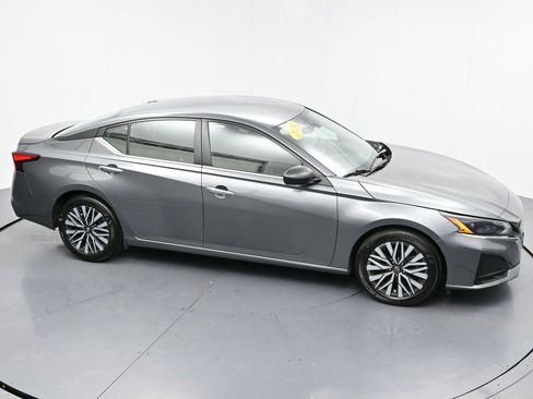 Used 2024 Nissan Altima 2.5 SV FWD image 36