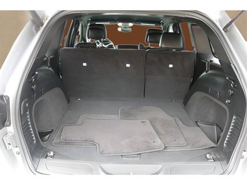 Used 2018 Jeep Grand Cherokee Altitude image 16