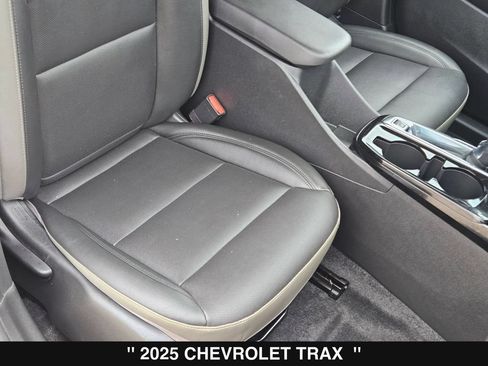Used 2025 Chevrolet Trax ACTIV w/ Driver Confidence Package FWD image 34