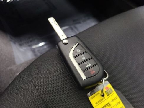 Used 2021 Toyota Corolla LE FWD image 32