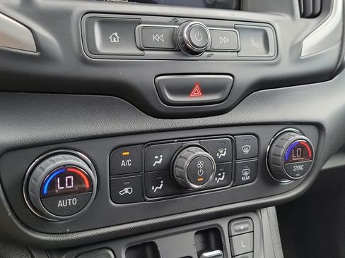 Used 2019 GMC Terrain SLE w/ Driver Convenience Package FWD image 17