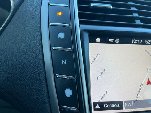 Used 2019 Lincoln Nautilus Reserve image 11