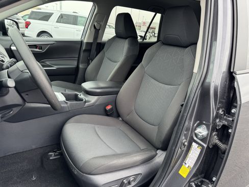 Used 2025 Toyota RAV4 XLE image 25