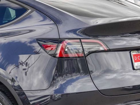 Used 2024 Tesla Model Y Long Range AWD/4WD image 7