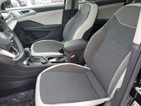 Used 2025 Volkswagen Taos SE image 16