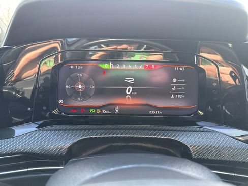 Used 2023 Volkswagen Golf R image 16