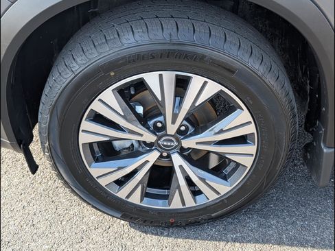 Used 2023 Nissan Rogue SV image 23