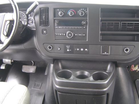 Used 2018 GMC Savana 3500 LT w/ LT Preferred Equipment Group image 12