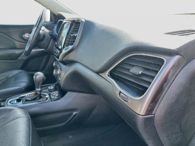 Used 2020 Jeep Cherokee Limited AWD/4WD image 32