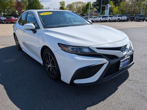 Used 2022 Toyota Camry SE w/ Cold Weather Package FWD image 8