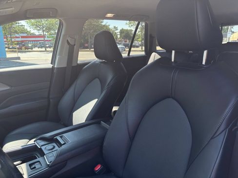 Used 2025 Toyota Grand Highlander FWD image 36
