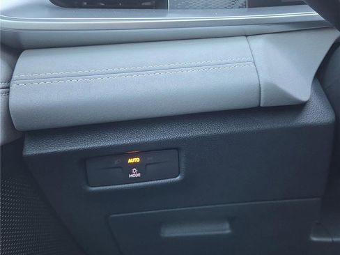 New 2025 Volkswagen Tiguan SE R-Line image 18