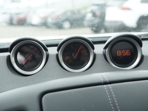 Used 2020 Nissan 370Z Coupe RWD image 11