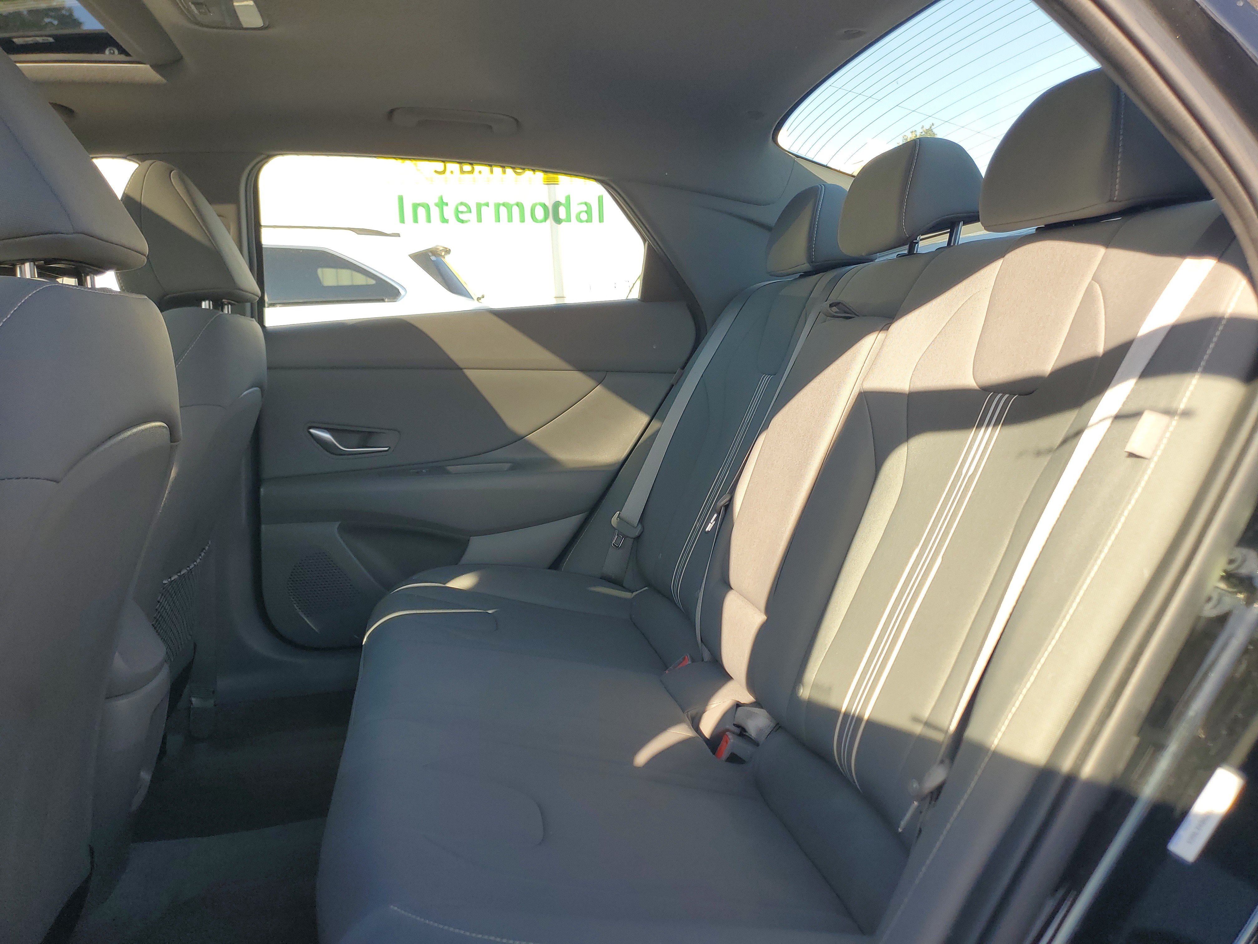 Used 2025 Hyundai Elantra SEL FWD image 11
