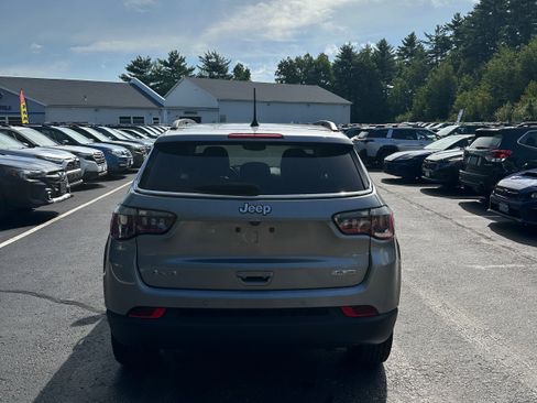Used 2020 Jeep Compass Latitude w/ Popular Equipment Group AWD/4WD image 8