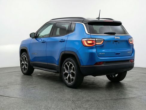 Used 2025 Jeep Compass Limited image 6