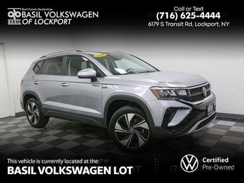 Certified 2024 Volkswagen Taos SE image 1