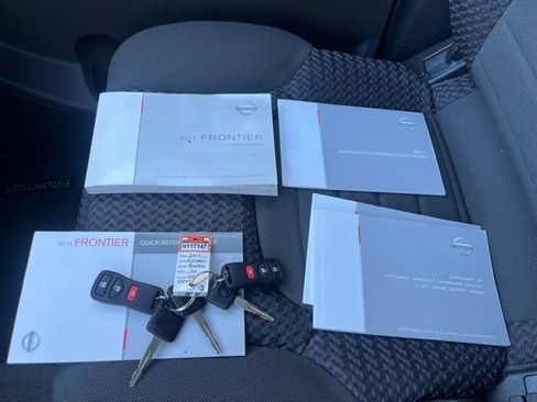 Used 2011 Nissan Frontier SV image 27