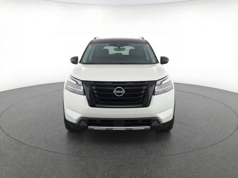 Used 2025 Nissan Kicks SV FWD image 2