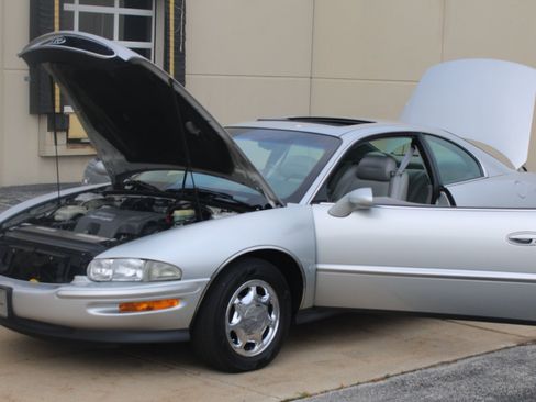 Used 1999 Buick Riviera Supercharged Coupe FWD image 11