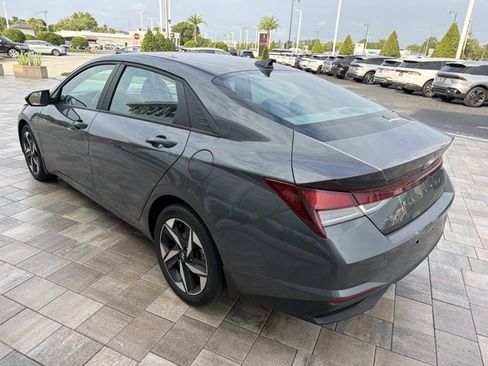 Used 2023 Hyundai Elantra SEL w/ Convenience Package FWD image 4
