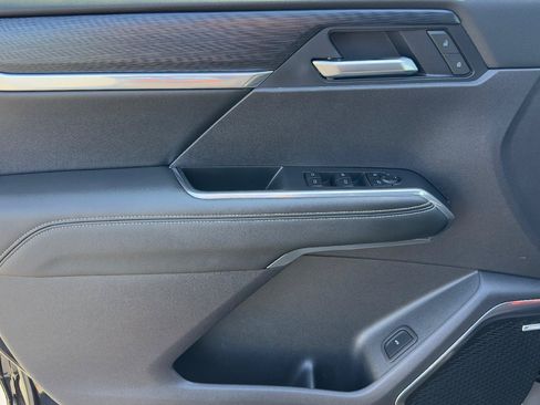Used 2025 GMC Acadia Elevation FWD image 15
