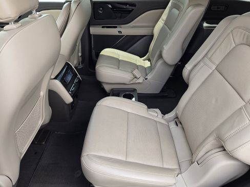 Used 2022 Lincoln Aviator Reserve w/ Equipment Group 201A AWD/4WD image 29