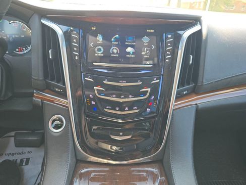 Used 2017 Cadillac Escalade Premium Luxury AWD/4WD image 19