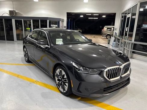 Used 2024 BMW i5 eDrive40i w/ Premium Package RWD image 3