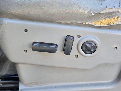 Used 2005 GMC Sierra 2500 SLT w/ Heavy-Duty Power Package image 21