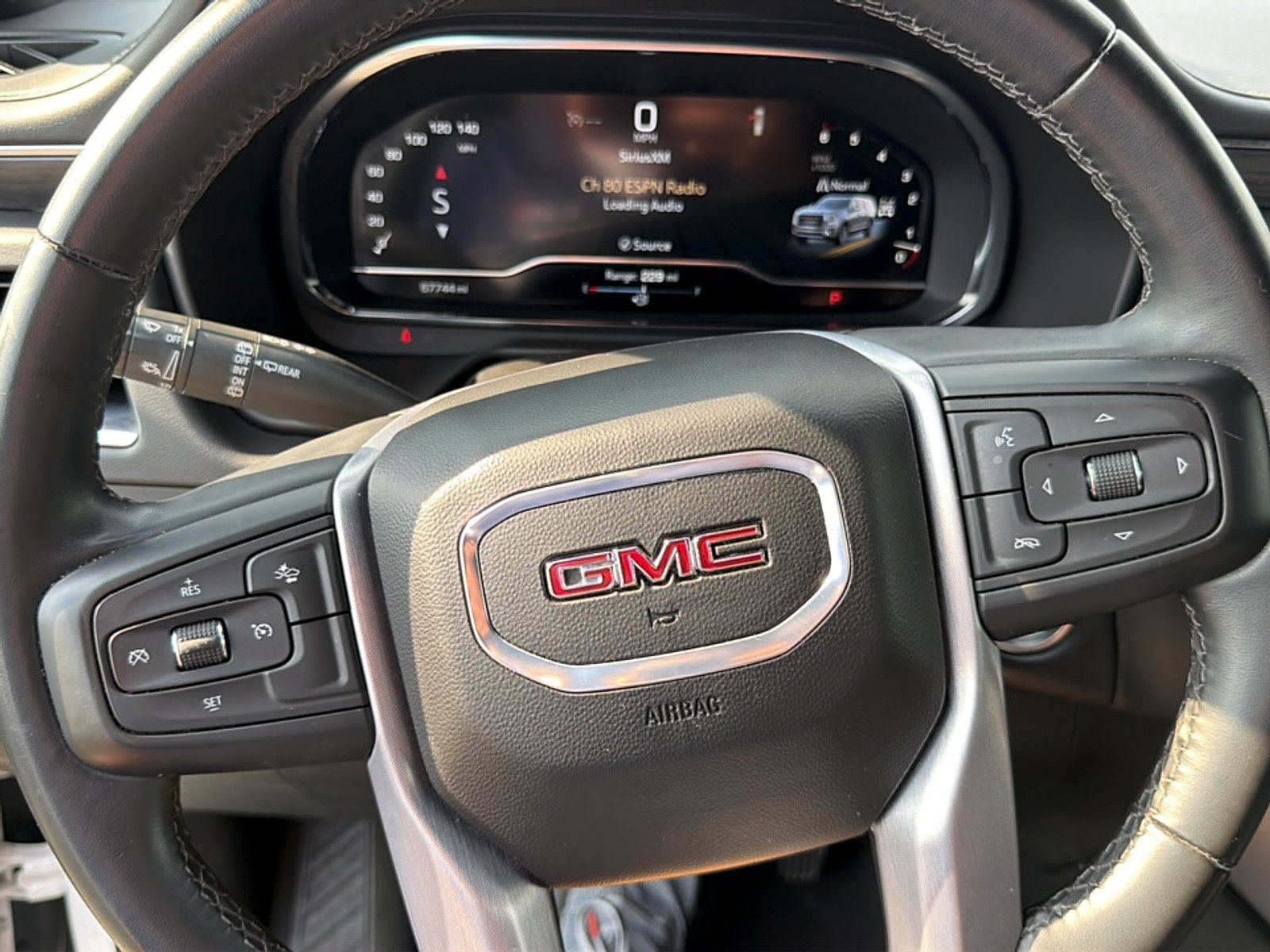 Used 2024 GMC Yukon SLT AWD/4WD image 18