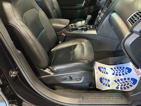 Used 2016 Ford Explorer XLT w/ Equipment Group 202A AWD/4WD image 20