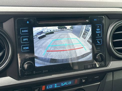 Used 2017 Toyota Tacoma TRD Sport w/ Premium & Technology Package AWD/4WD image 18