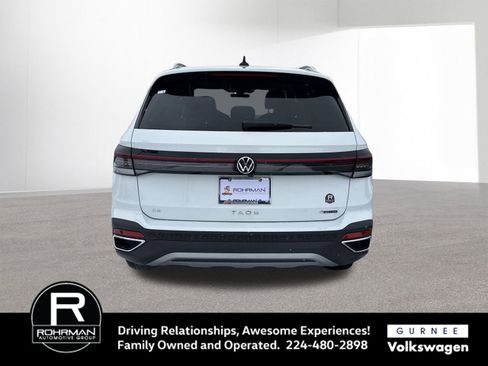 New 2026 Volkswagen Taos SE image 9