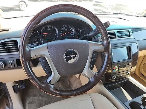 Used 2011 GMC Yukon XL Denali AWD/4WD image 9