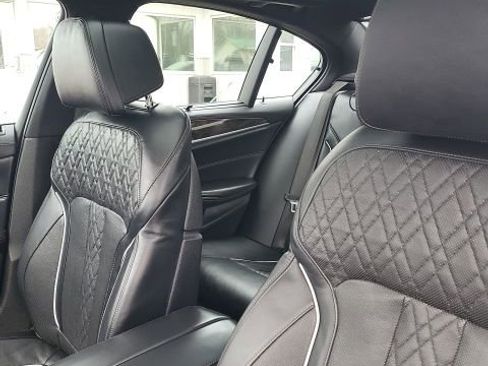 Used 2019 BMW M550i xDrive w/ Dynamic Handling Package image 2