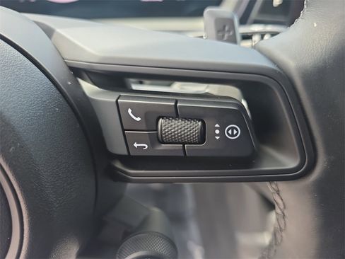 Used 2025 Porsche Cayenne image 36