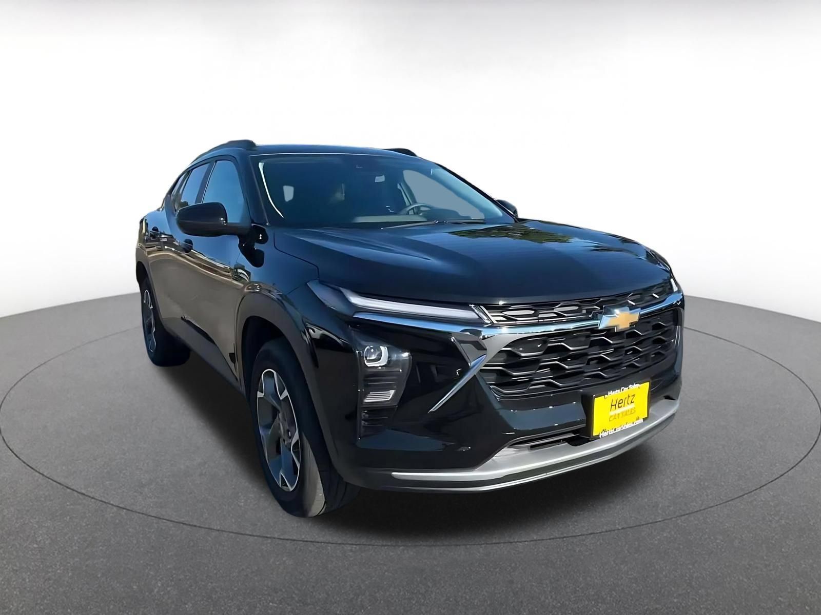 Used 2025 Chevrolet Trax LT FWD image 3