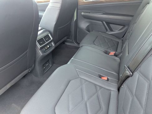 Used 2025 Volkswagen Atlas SE image 15