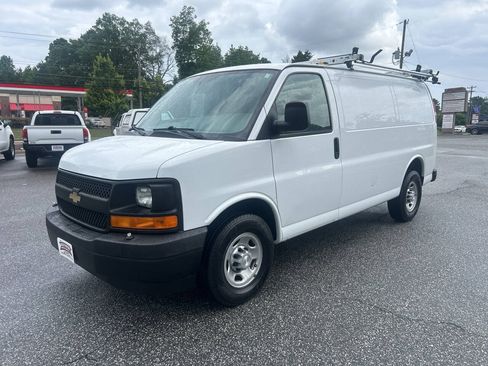 Used 2017 Chevrolet Express 2500 RWD image 5