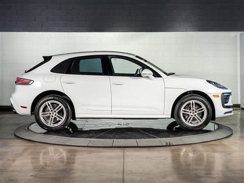 Certified 2025 Porsche Macan AWD/4WD image 8
