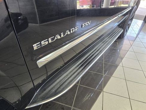 Used 2011 Cadillac Escalade ESV Luxury image 39