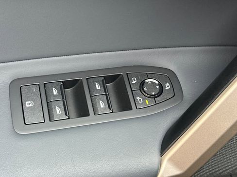 Used 2025 BMW iX xDrive50 w/ Premium Package image 13