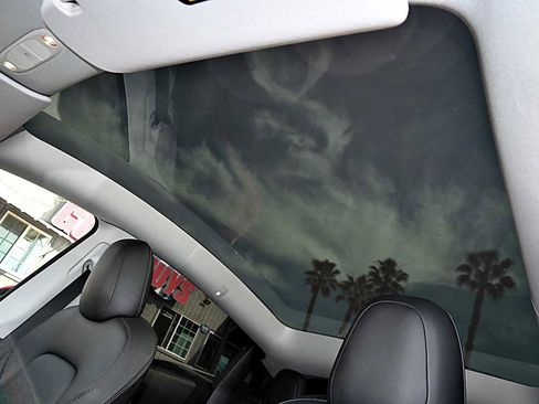 Used 2022 Tesla Model Y Performance image 21