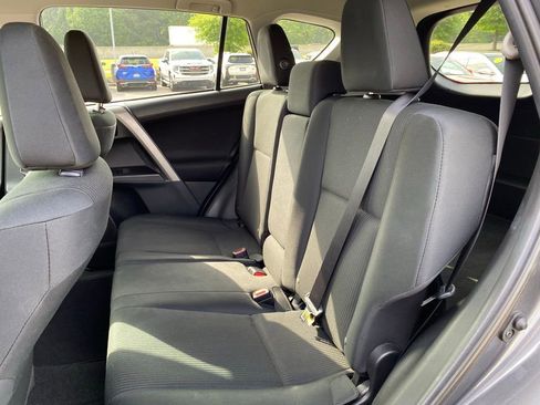 Used 2018 Toyota RAV4 LE FWD image 26