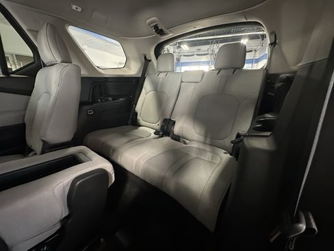 Used 2023 Honda Pilot LX image 23