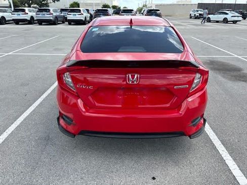 Used 2018 Honda Civic Touring image 4